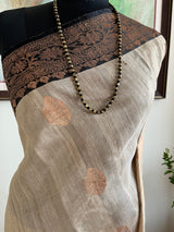 NEYARA – TUSSAR BANARASI WITH ANTIQUE GOLD BORDER AND AANCHAL