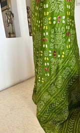 OJASI – VIBRANT BANDHANI COLOURS ON FLUID GAJJI SILK