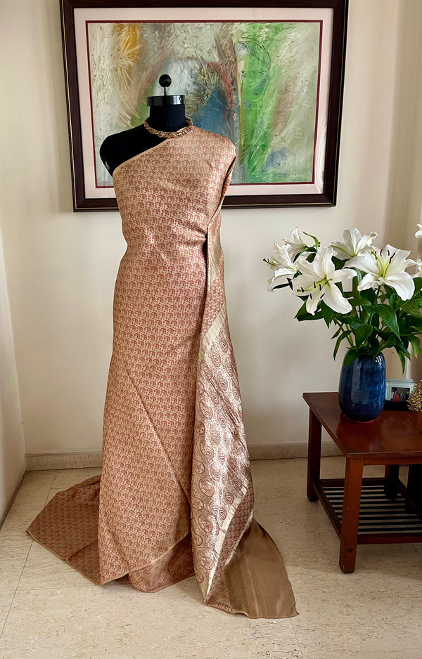 SAREESHA- BEIGE GOLD TANCHOI BANARASI SAREE WITH PAISLEYS