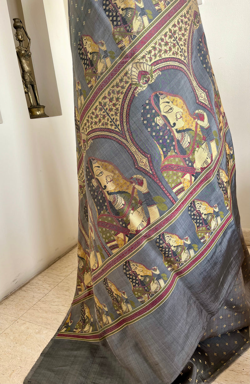 NARGIS- TIMELESS ELEGANCE, GREY BORDERLESS SAREE WITH MUGHAL INSPIRED MOTIFS