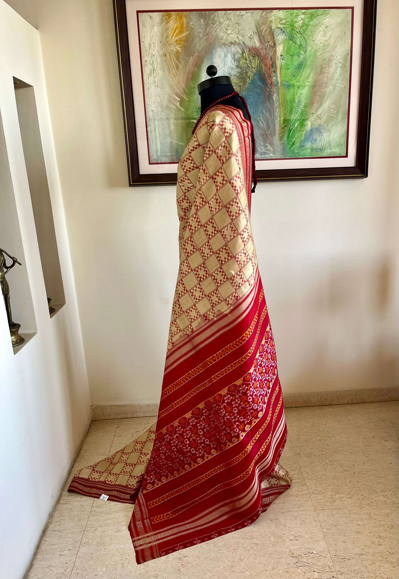 BHANU – OFF-WHITE AND MAROON POCHAMPALLY SILK TREASURE