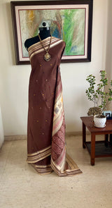 SHIVANGSHI – BROWN BOMKAI WITH A STRIKING WOVEN AANCHAL