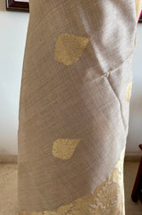 AAFIYA — GREYISH BEIGE MEETS GOLD IN QUIET ELEGANCE