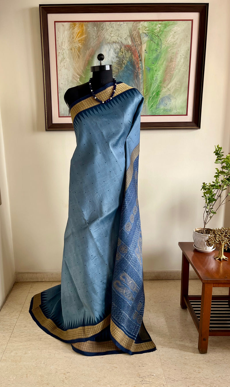 SAROJBALA – STEEL GREY BOMKAI WITH MOTIF-RICH DRAMATIC AANCHAL