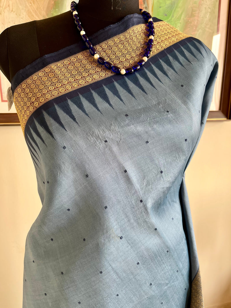 SAROJBALA – STEEL GREY BOMKAI WITH MOTIF-RICH DRAMATIC AANCHAL