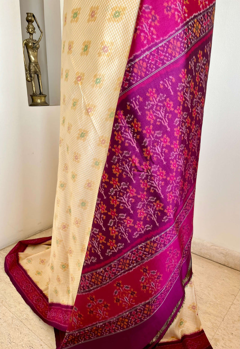 DHANURIKA – CREAM PUTAPAKKA IKKAT WITH MAGENTA AANCHAL