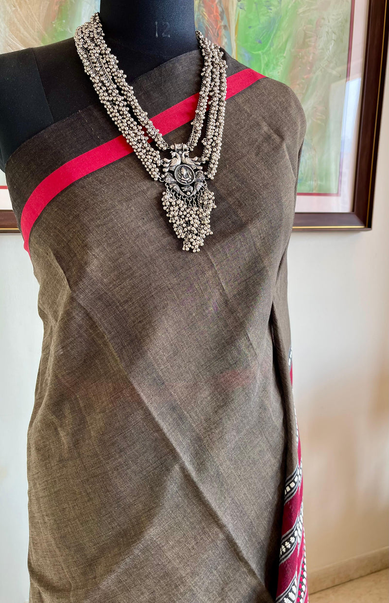 AYOMI – GREENISH GREY KHADI COTTON WITH MAROON CONTRAST AANCHAL