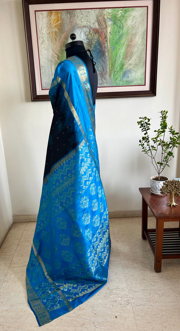 MEHIKA- NAVY BLUE KANJIVARAM WITH LIGHT BORDER AND ZARI DETAILS