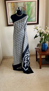 NAEYRA - CONTEMPORARY POCHAMPALLY IN SILVER AND BLACK
