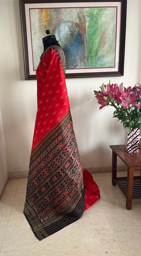 TANUPRIYA – RED KHANDUA SAREE WITH MORPANKH AND BANDHA ANCHAL