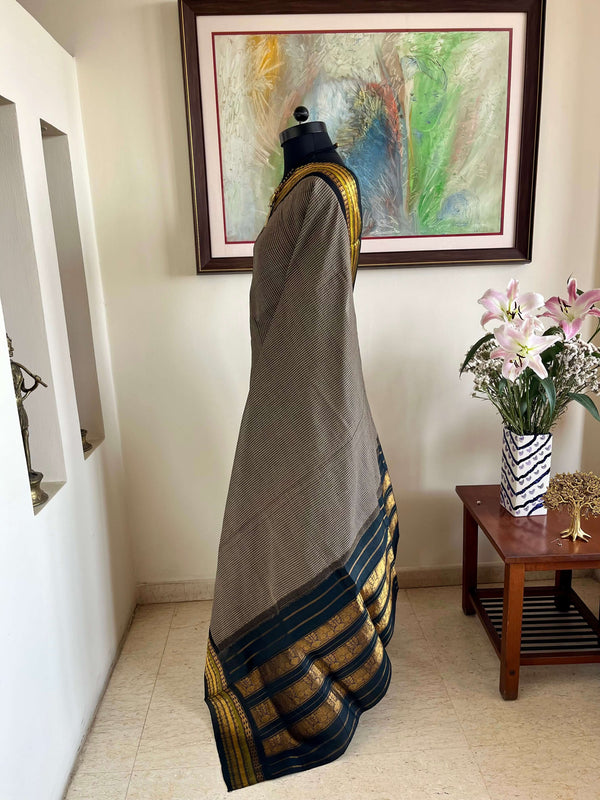 HAMSAA – GREY GADWAL COTTON WITH CHECKS AND FLORAL AANCHAL