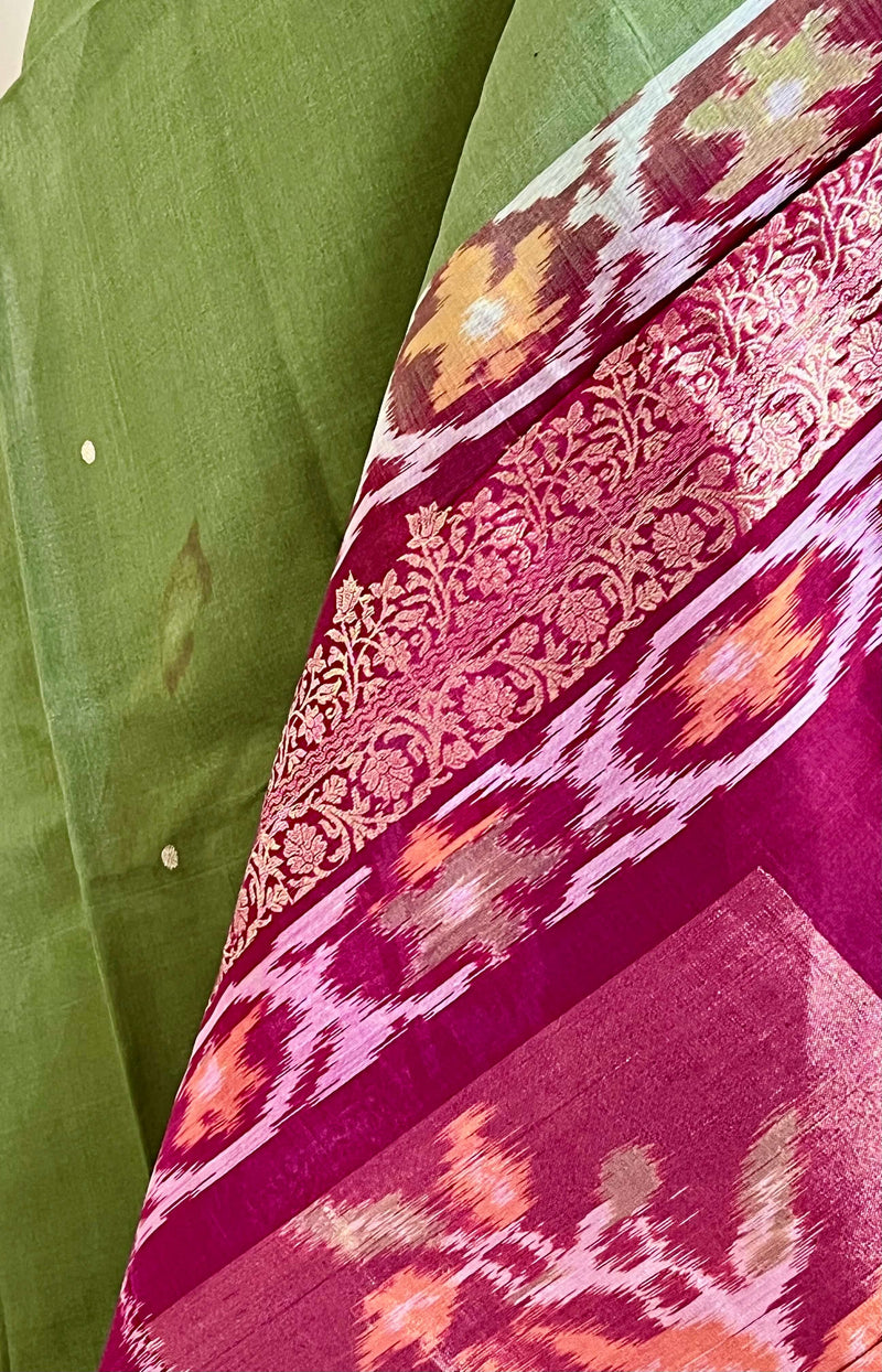 KAAMINI- MEHENDI GREEN COTTON HANDLOOM WITH MAROON BORDER, INTRICATE THREADWORK IN THE AANCHAL