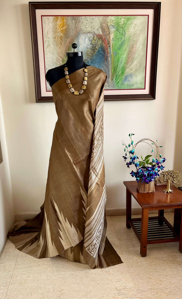 RUVIKA – OLIVE BROWN TUSSAR WITH VILLAGE SCENE AANCHAL