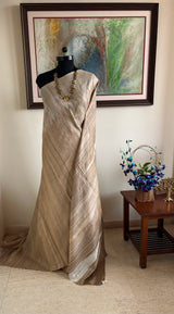 ZARIYA – UNDERSTATED TUSSAR SILK WITH STRIKING TEMPLE MOTIFS