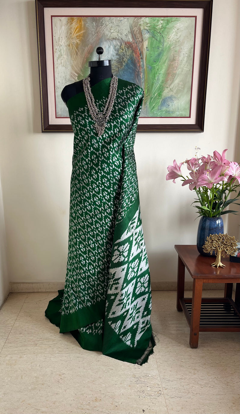 AASHINI- GREEN POCHAMPALLY SAREE WITH HEXAGON FLORAL GRIDS – MOS Preloved