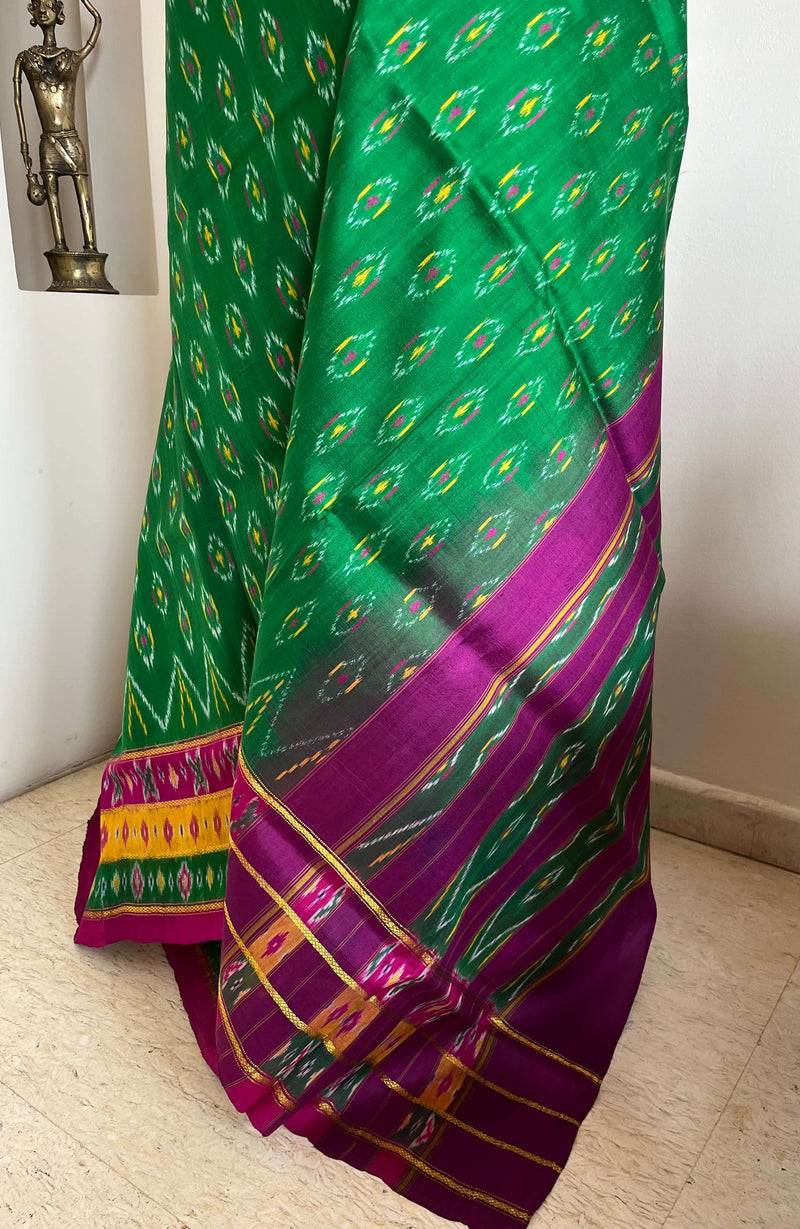 TANISHA- AN ELEGANT GREEN AND MAGENTA PATOLA SILK SAREE, A TIMELESS TALE OF BEAUTY AND ARTISTRY