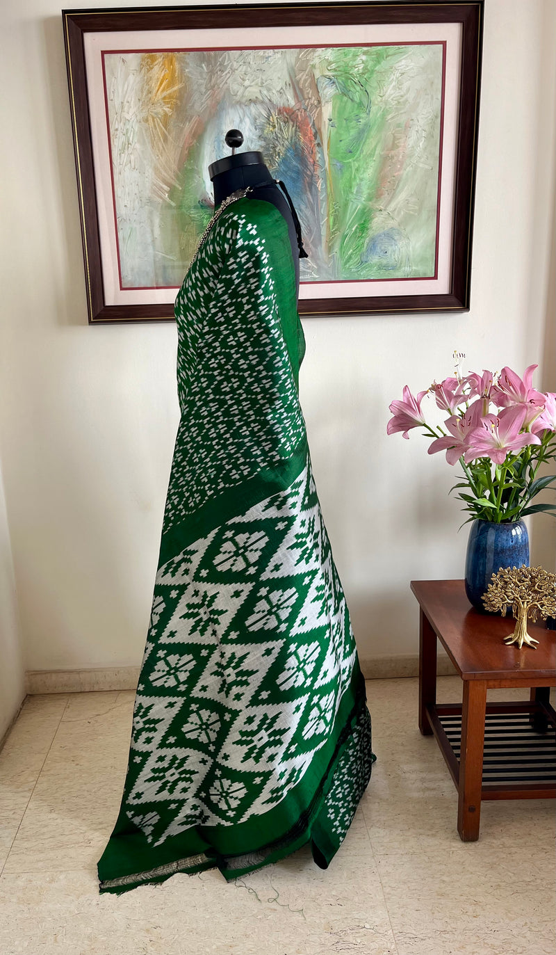 AASHINI- GREEN POCHAMPALLY SAREE WITH HEXAGON FLORAL GRIDS – MOS Preloved