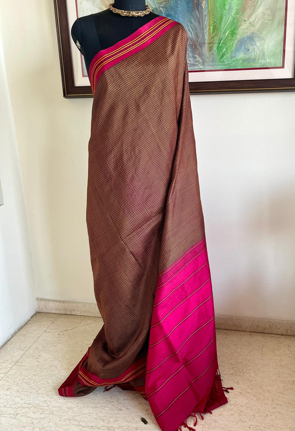 NIVITHA- ELEGANT KATTAM KANJIVARAM SAREE IN BROWN WITH PINK ACCENTS