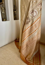 SAFIRA – UNDERSTATED TUSSAR SILK WITH DELICATE ZARI PAISLEYS