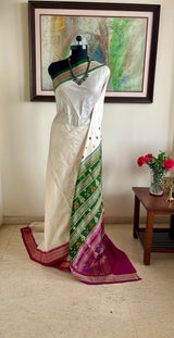 MANIMA – WHITE BOMKAI WITH GREEN BORDER AND ORNATE AANCHAL
