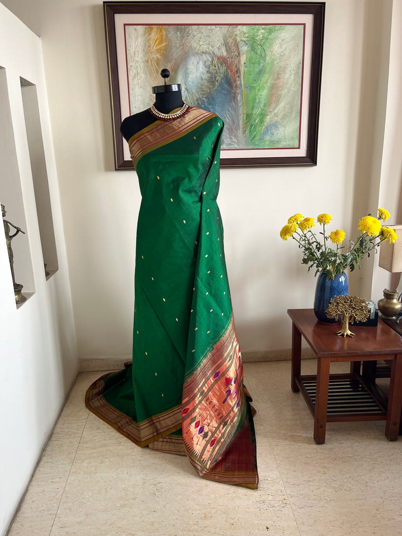 PALLAVITA – GREEN PAITHANI SAREE WITH ZARI PAISLEYS AND MOR KUNDA