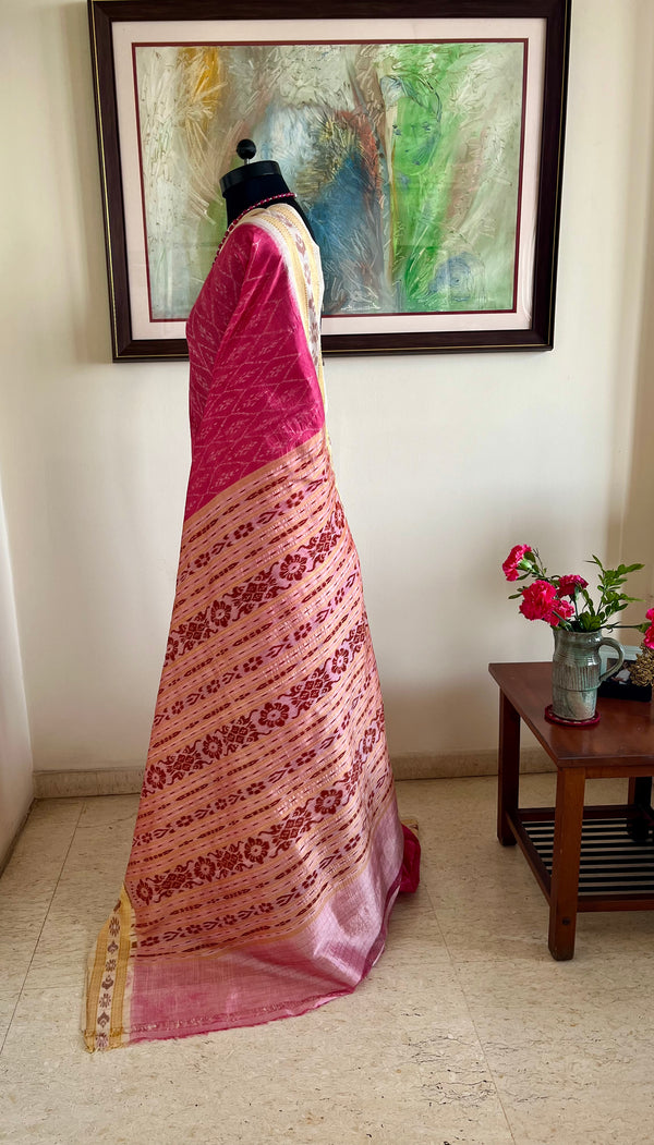 SUCHI – PINK KHANDUA WITH DIAMOND FLORALS AND BANDHA ANCHAL