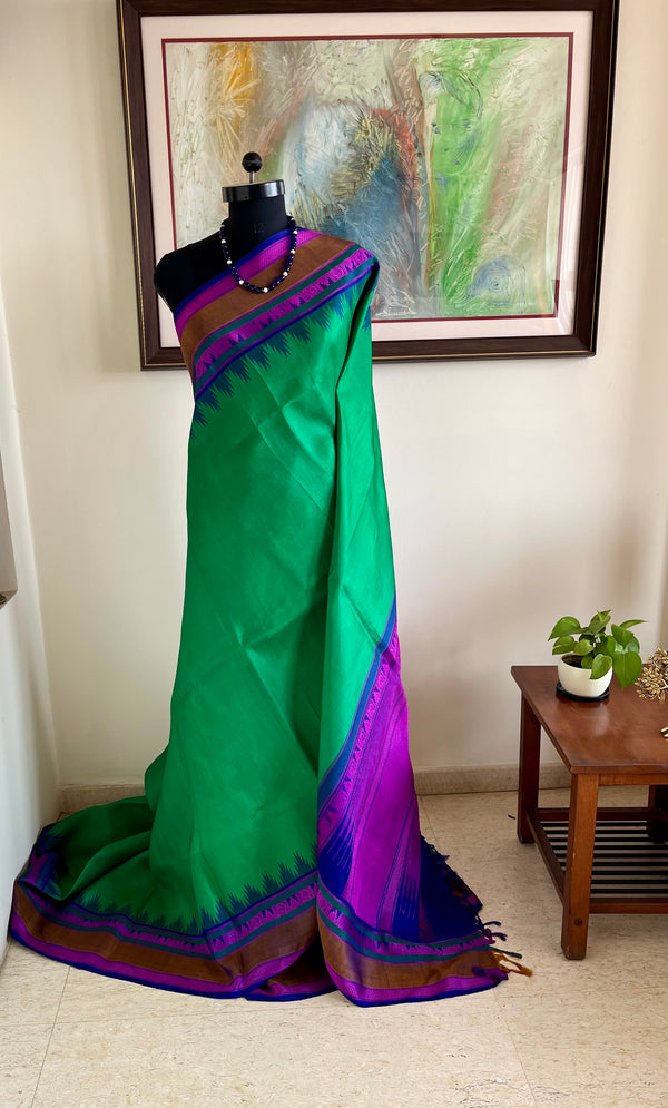 KANVIKA- TIMELESS ELEGANCE, VIBRANT GREEN KORVAI KANJIVARAM WITH UNIQUE MOTIFS