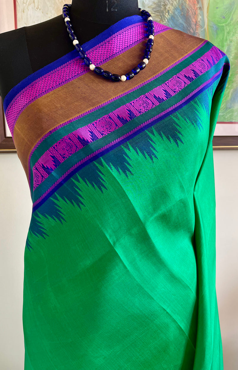 KANVIKA- TIMELESS ELEGANCE, VIBRANT GREEN KORVAI KANJIVARAM WITH UNIQUE MOTIFS