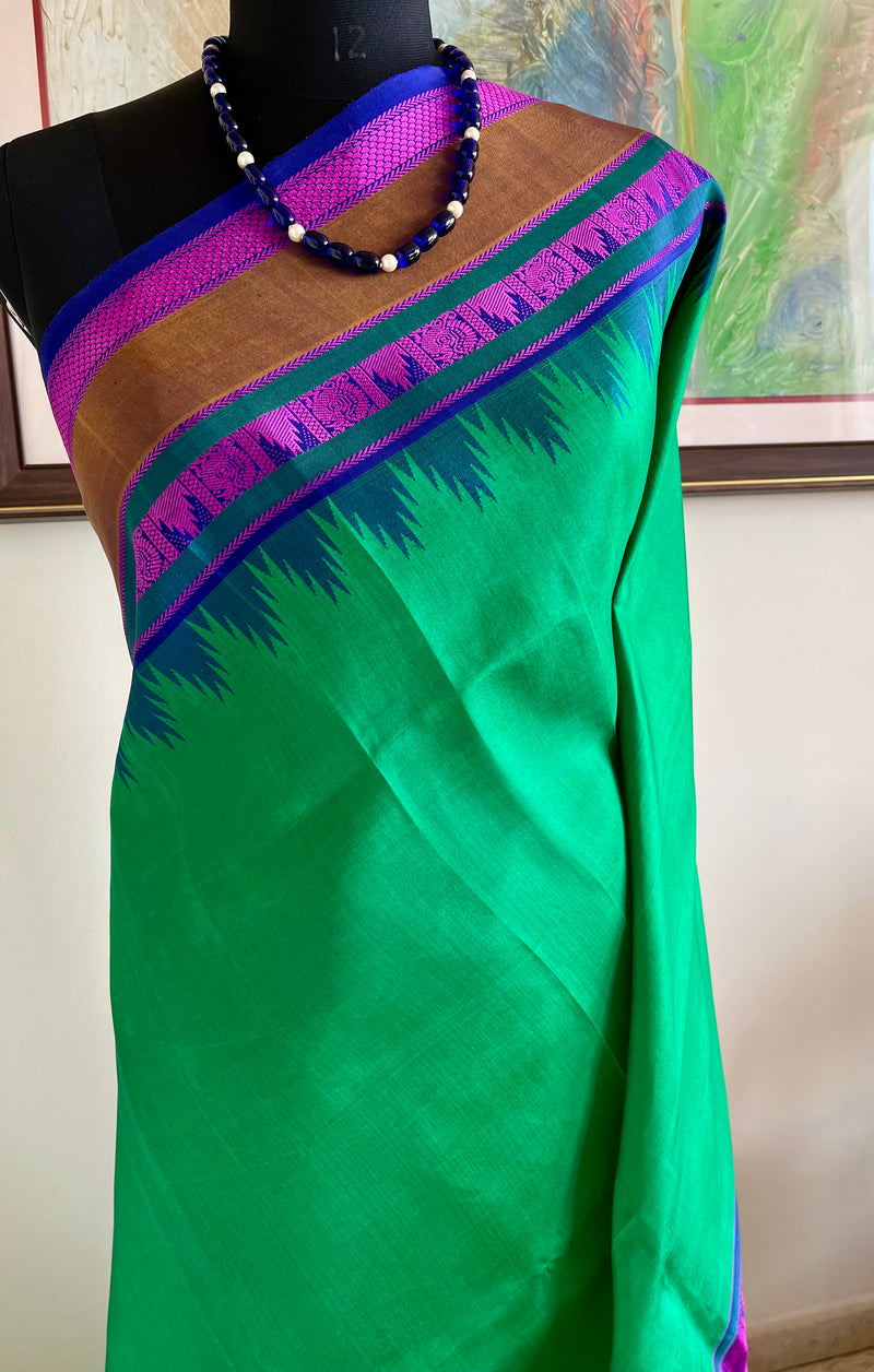 KANVIKA- TIMELESS ELEGANCE, VIBRANT GREEN KORVAI KANJIVARAM WITH UNIQUE MOTIFS
