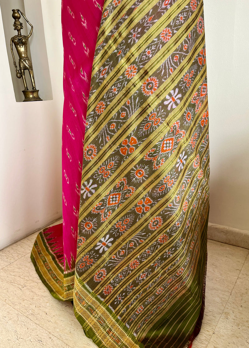 VASAVI – BRIGHT PINK KHANDUA WITH MOR PANKH AND BANDHA AANCHAL