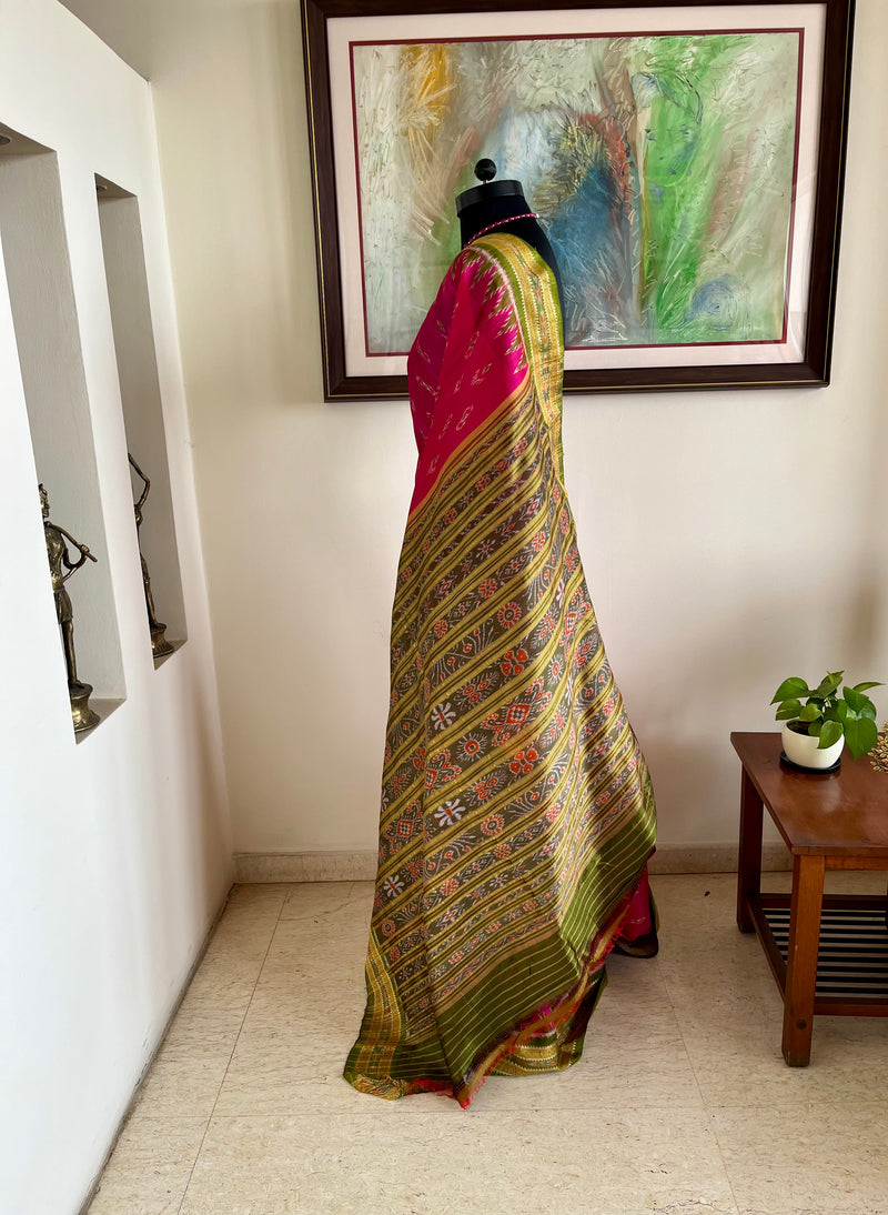 VASAVI – BRIGHT PINK KHANDUA WITH MOR PANKH AND BANDHA AANCHAL