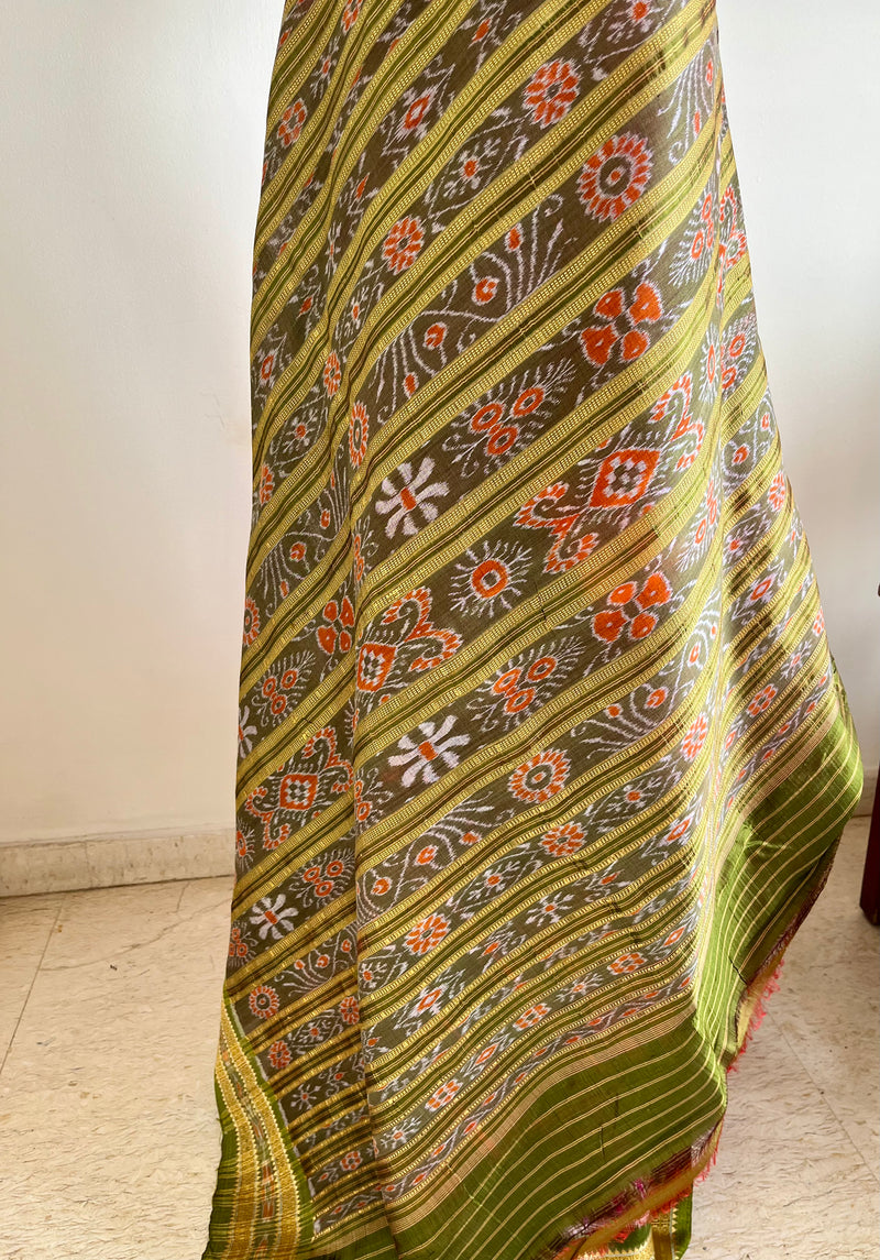 VASAVI – BRIGHT PINK KHANDUA WITH MOR PANKH AND BANDHA AANCHAL