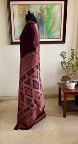 MEIVIKA – CHOCOLATE BROWN KANJIVARAM WITH PEACH AND OCHRE MOTIFS