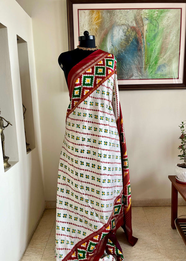 SRIVALLI- STRIKING WHITE POCHAMPALLY WITH BOLD IKAT MOTIFS