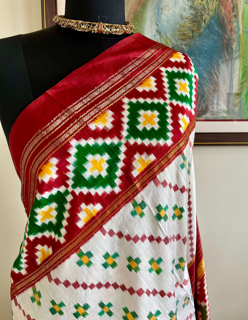 SRIVALLI- STRIKING WHITE POCHAMPALLY WITH BOLD IKAT MOTIFS