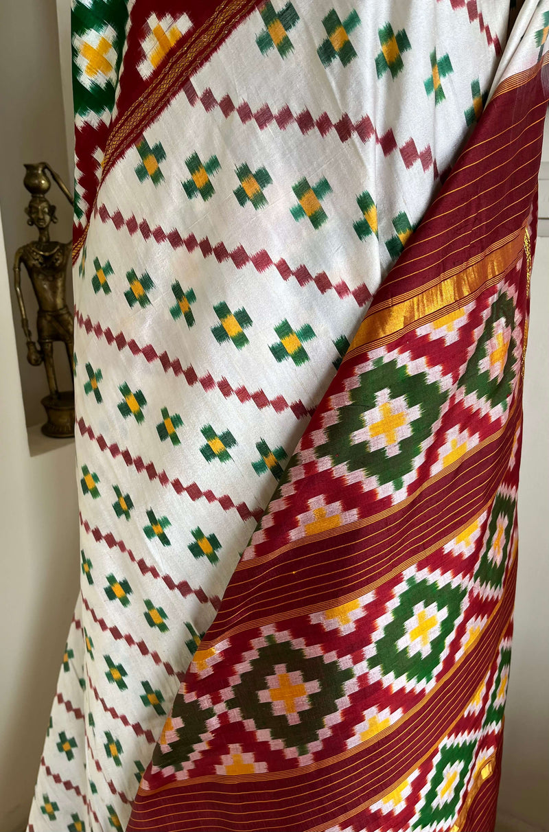 SRIVALLI- STRIKING WHITE POCHAMPALLY WITH BOLD IKAT MOTIFS