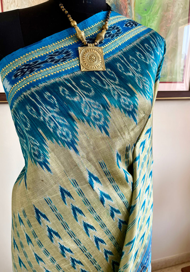 NILOTAMA – LIGHT BEIGE KHANDUA WITH BLUE IKKAT AANCHAL