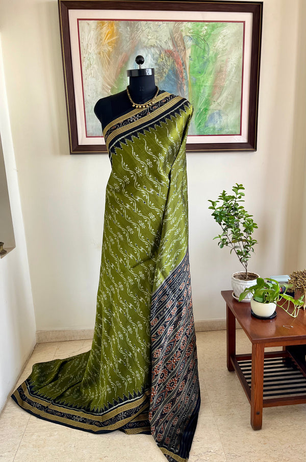 MRINALI – GREEN KHANDUA WITH RUST BANDHA AND RUDRAKSHA