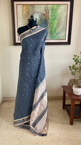 NAIWRITA – GREY KORVAI KATTAM KANJIVARAM WITH PEACOCK MOTIF BORDER