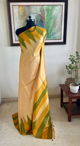 ARYASHREE – GOLDEN KANJIVARAM FRAMED BY COLOURFUL TEMPLE MOTIFS