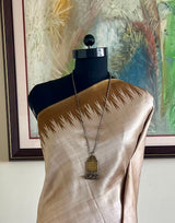 ARYAVATI – BEIGE KANJIVARAM WITH EARTHY TEMPLES AND THAZHAMPU
