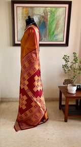 SNEHASMITA – BURNT ORANGE BOMKAI WITH A DISTINCTIVE GEOMETRIC AANCHAL