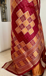 SNEHASMITA – BURNT ORANGE BOMKAI WITH A DISTINCTIVE GEOMETRIC AANCHAL