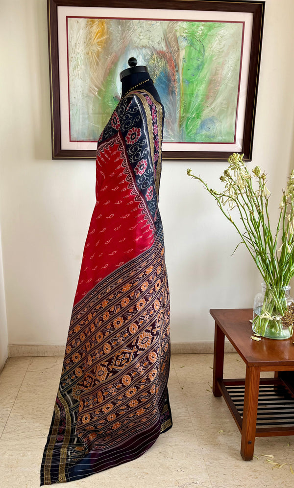 KARNIKA – MAROON BLACK KHANDUA PATLI WITH TEMPLE BORDER