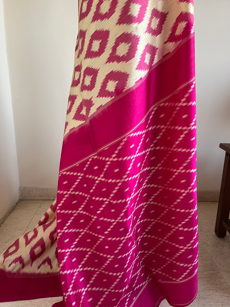 SAHASRA- VERSATILE OFF-WHITE & MAGENTA POCHAMPALLY IKKAT FOR EVERY OCCASION