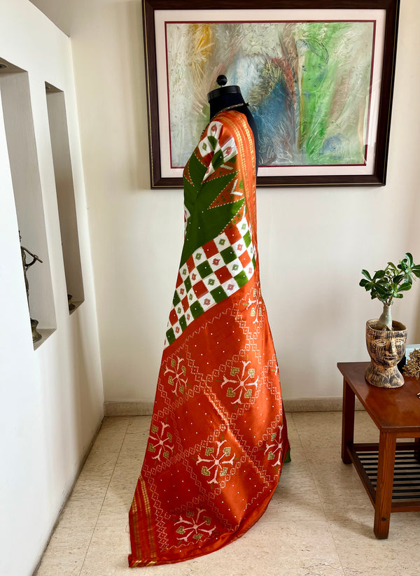 PALLAVIKA – RUST GREEN POCHAMPALLY WITH TEMPLE BLOCK DESIGN