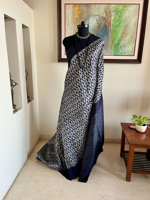 SRISHIKA- STUNNING GREY PUTAPAKKA IKKAT SAREE WITH BLACK DIAMOND MOTIFS AND BORDER