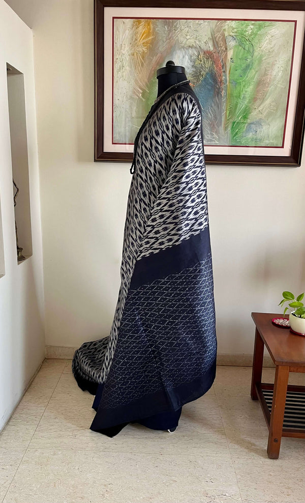 SRISHIKA- STUNNING GREY PUTAPAKKA IKKAT SAREE WITH BLACK DIAMOND MOTIFS AND BORDER