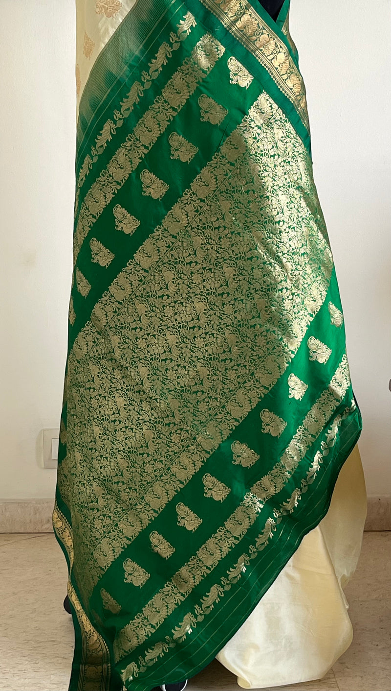 AARUTHIRA- ELEGANT CREAM KANJIVARAM SAREE WITH GREEN ZARI PEACOCK BORDER & BOOTIS