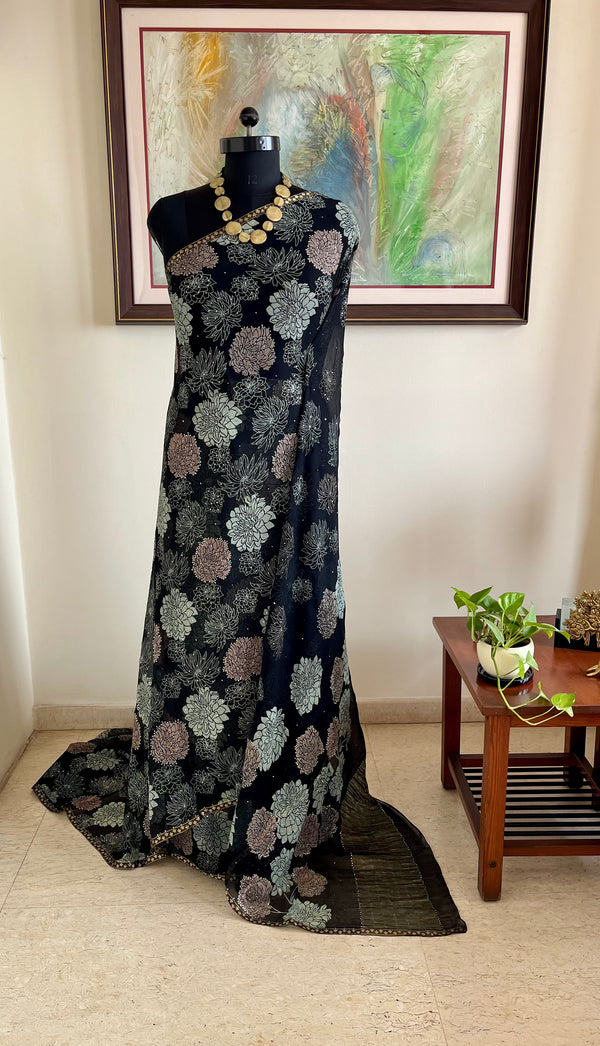 AREEBA – BLACK PURE CHIFFON WITH FLORAL MUKAISH AND ZARI DETAILING